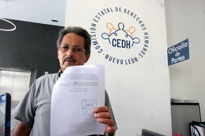 Presenta líder magisterial de NL queja por detención arbitraria