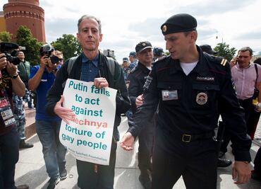 Detienen en Rusia a activista gay británico en el primer día del Mundial