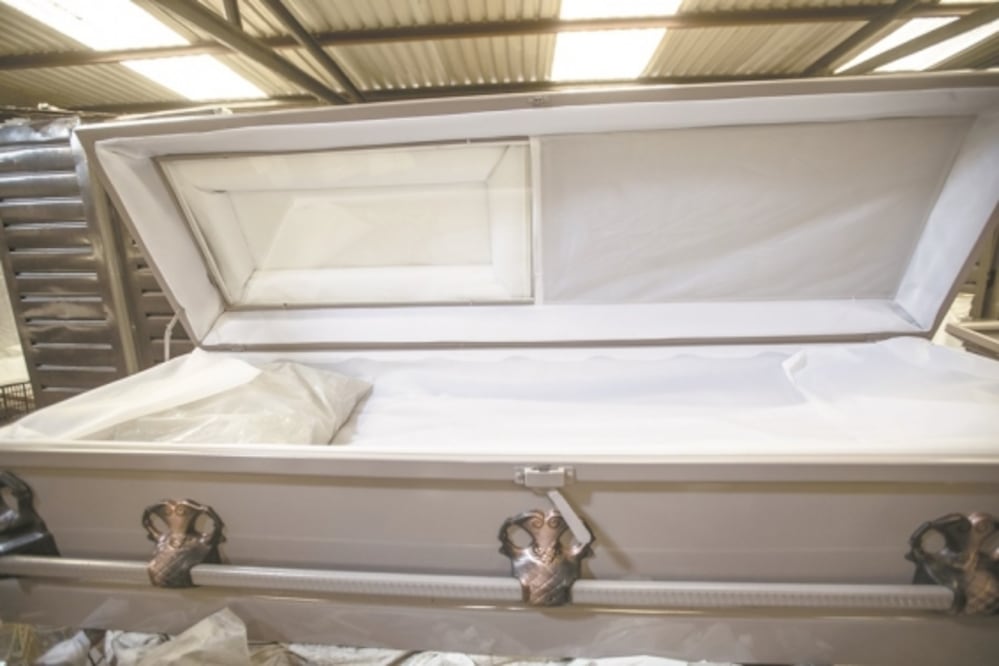 Renta ilegal de ataúdes, un foco de infección