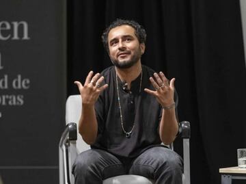 “Deportado se ha convertido en sinónimo de criminal y no es así”: entrevista a Javier Zamora