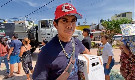 Tras paso de “Otis” en Acapulco “perdimos hasta la felicidad que nos daba el mar”