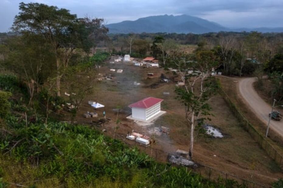 "Si mueren, que descansen en paz": Cruz Roja construye panteón para migrantes en selva del Darién
