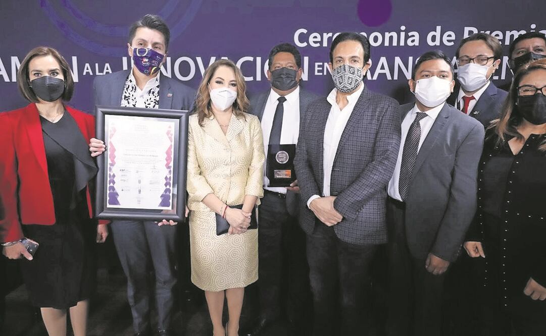 Ayer se entregó el reconocimiento del Certamen a la Innovación en Transparencia 2021. Foto: Especial.
