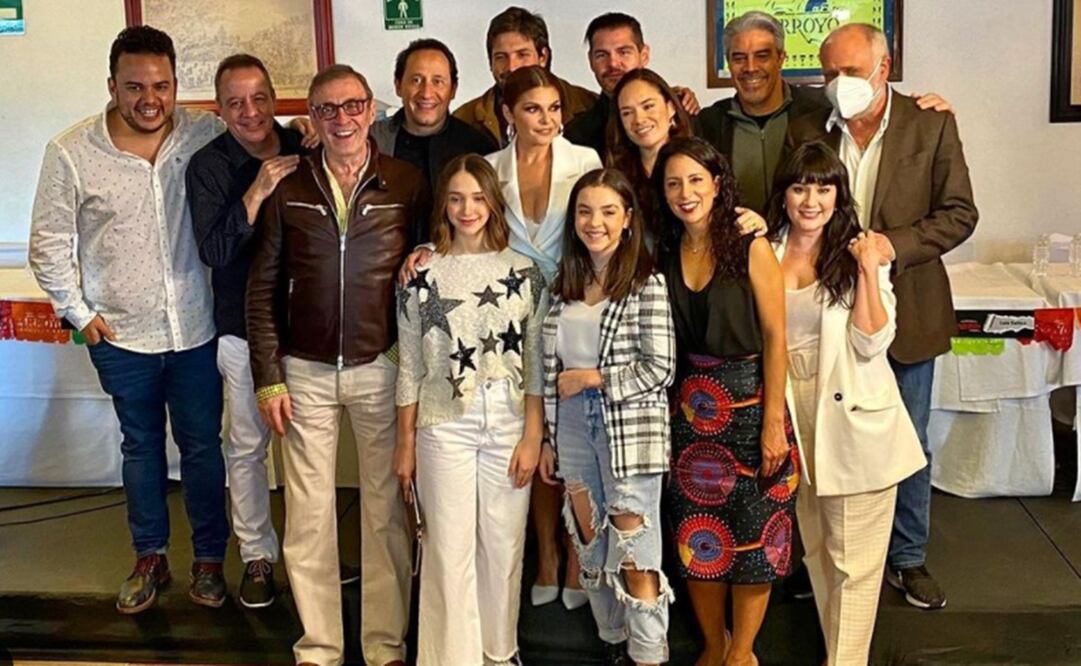 Equipo detrás de la obra teatral "Sola en la oscuridad". Foto: Instagram de Morris Gilbert