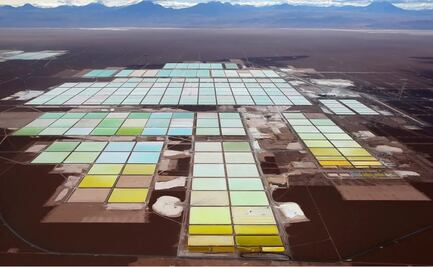 Los impactantes paisajes que las baterías de tus teléfonos están creando en Sudamérica