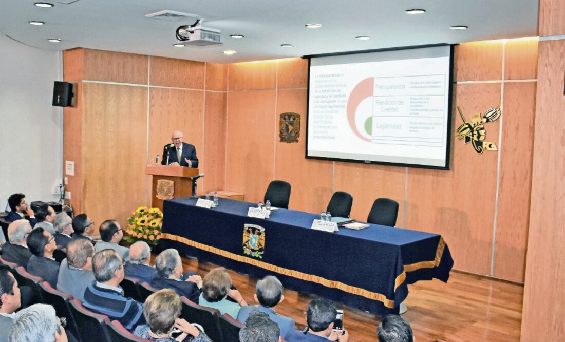 En la conferencia Gobernabilidad, Salud y Transparencia, impartida en la UNAM, Narro Robles dijo que una población saludable y preparada genera las condiciones para que un país avance (CORTESÍA SSA)