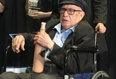 Sin importar las adversidades y el paso de los años, el actor Ernesto Gómez Cruz sigue "dando guerra"