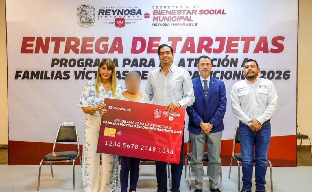 Carlos Peña Ortiz, alcalde de Reynosa, durante la entrega de apoyos económicos a familias con personas desaparecidas (17/07/2026). Foto: Especial
