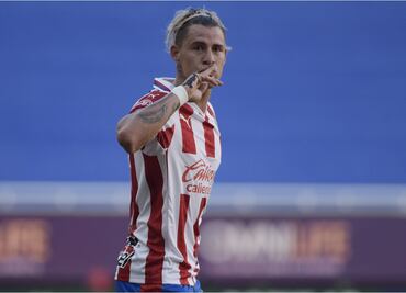 ¡Una indisciplina más en Chivas! Cristian Calderón rompe protocolo