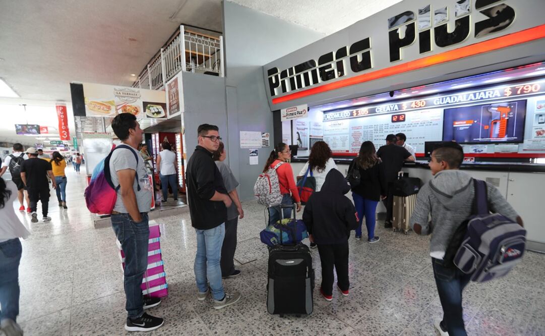 Turistas se preparan para viajar con motivo de Semana Santa. Foto: Jorge Alvarado/EL UNIVERSAL 
