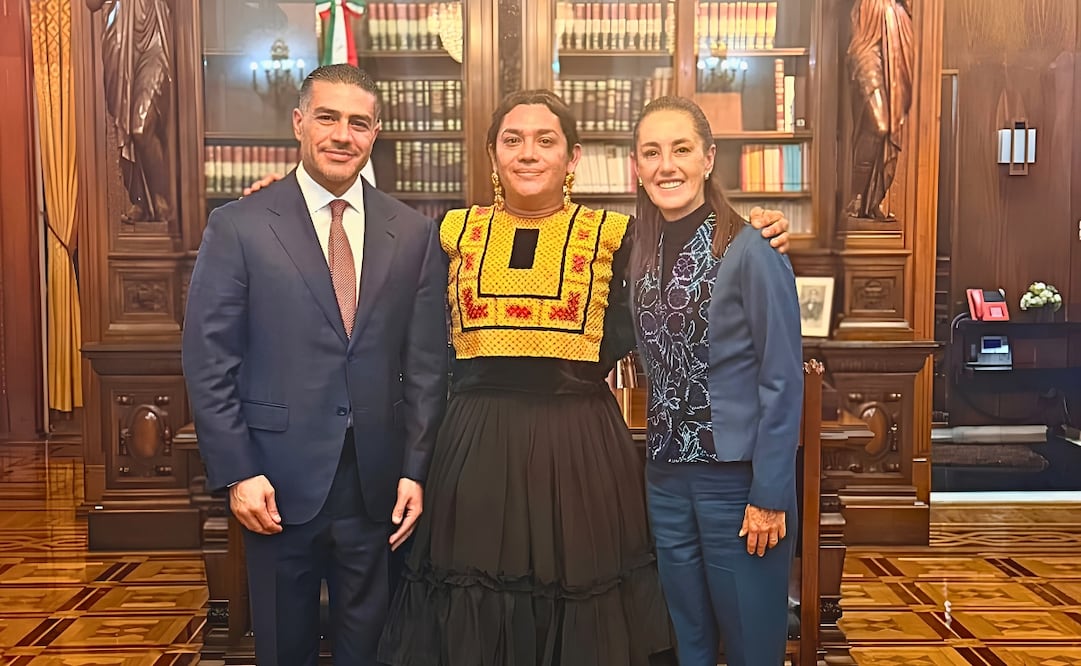 La diseñadora juchiteca Elvis Guerra se reunió hoy con la presidenta de la República, Claudia Sheinbaum Pardo, y Omar García Harfuch. 23/09/2026. | Foto: Facebook @Elvis Guerra.