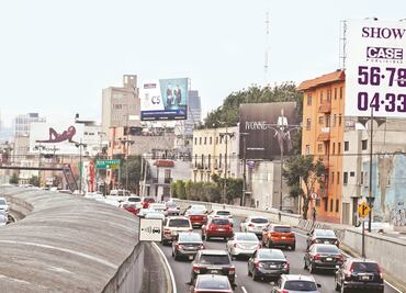 Autos con engomado azul no circulan este viernes 20 de marzo