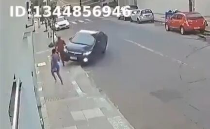 Video. Conductor atropella a ladrón en Brasil; había robado el celular a su novia