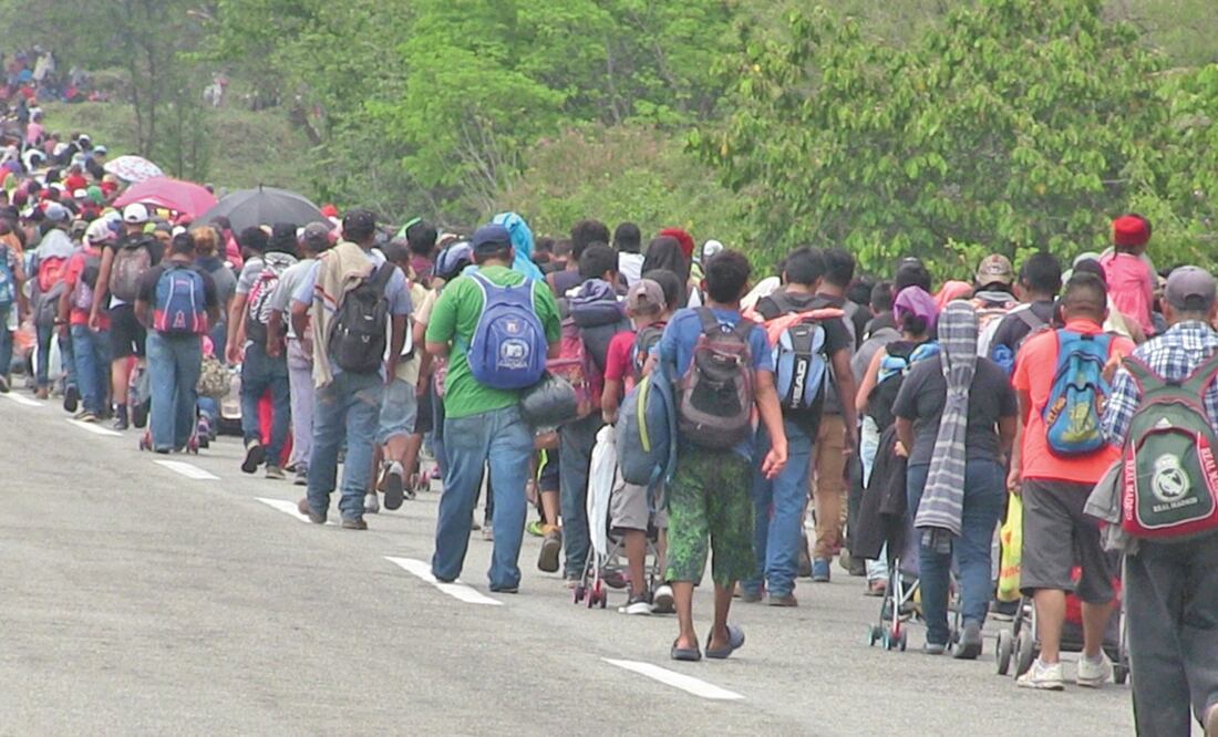 Migrantes de Centroamérica y El Caribe continuaron con su travesía luego de descansar en el poblado de Huehuetán, tras caminar casi 11 horas. MARÍA DE JESÚS PETERS. EL UNIVERSAL
