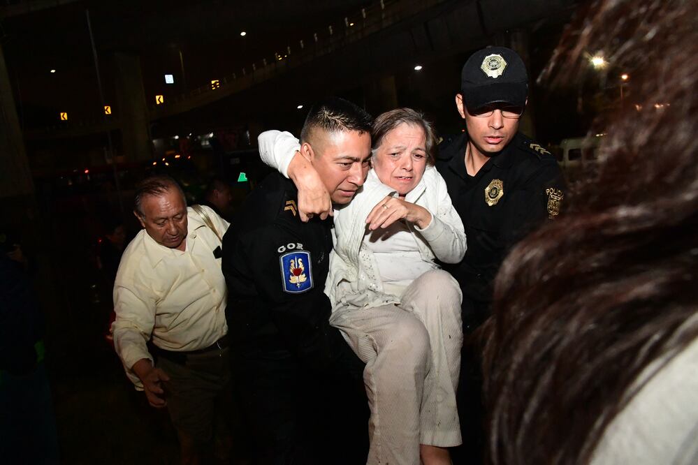 La tromba que cayó la noche de ayer afectó vialidades principales del sur de la Ciudad de México