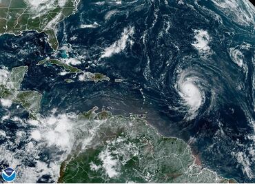 Huracán "Erin" alcanza la categoría 4 en el Atlántico; no representa amenazas directas en tierra