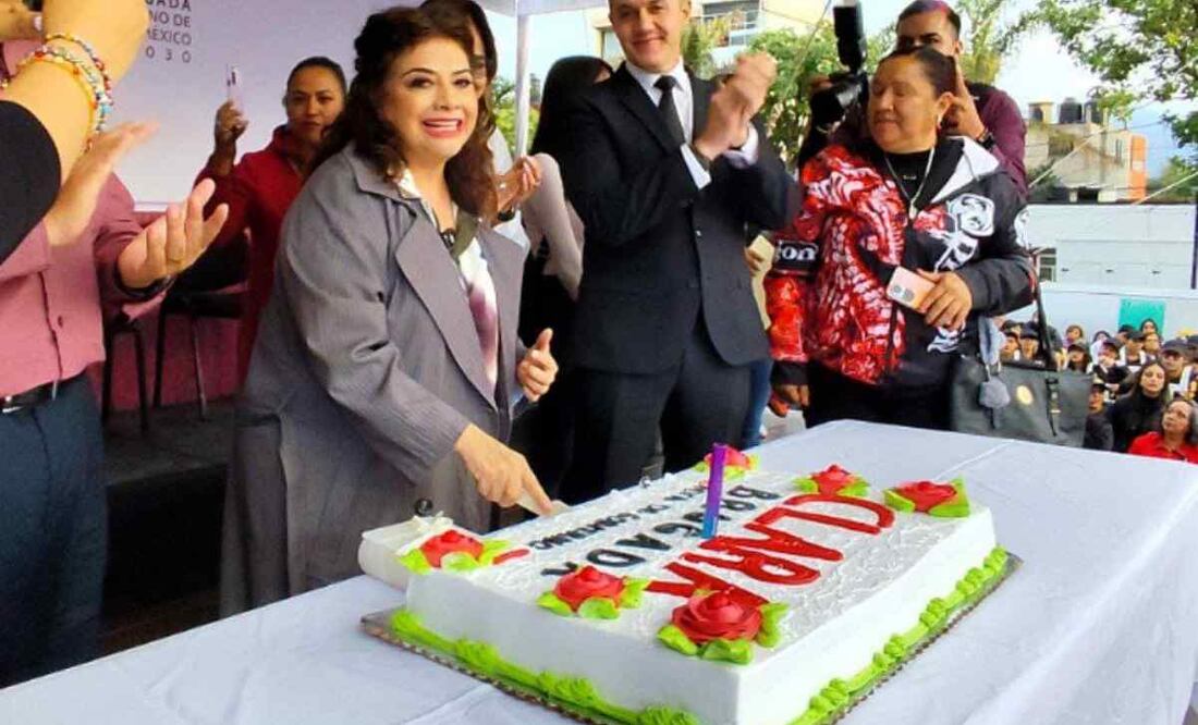 Vecinos de Cuajimalpa celebraron el cumpleaños de Clara Brugada que será el próximo 12 de agosto. Foto: Especial