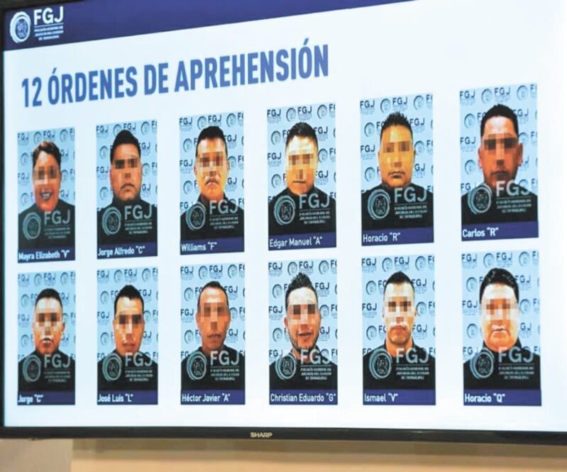 De ser encont rado s culpables, los 12 agentes podrían recibir penas que van de 20 a 50 años por cada una de las víctimas halladas calcinadas. FOTOS: ESPECIALES