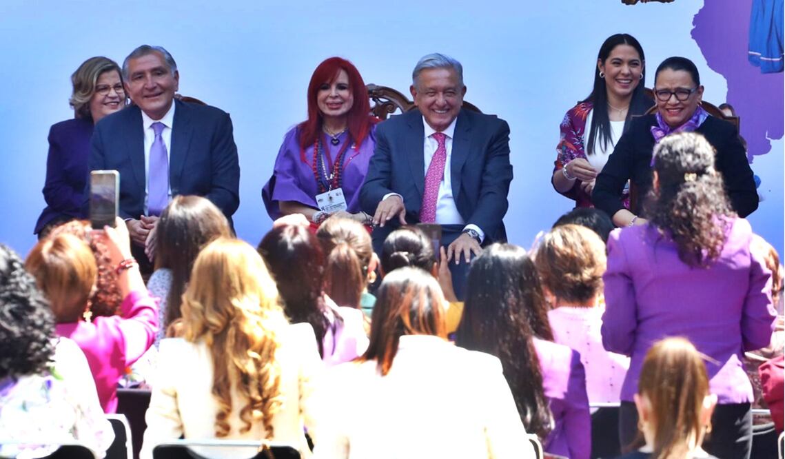 El presidente Andrés Manuel López Obrador aseguró este miércoles que la consigna de “La Cuarta Transformación de ser feminista o no será” ya se quedó atrás, pues ésta ya es feminista. Foto: Berenice Fregoso