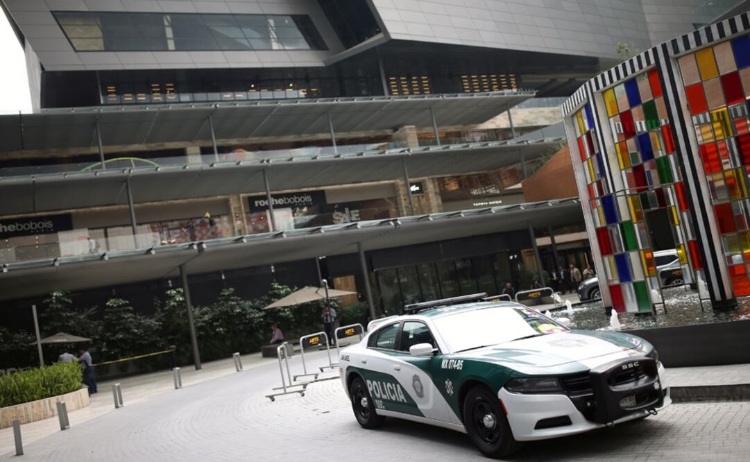 A police car is parked near a crime scene where two Israeli men were shot dead, at a shopping mall in Mexico City, Mexico July 25, 2019 - Photo: Edgard Garrido/REUTERS