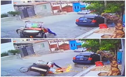 Video. Elotero pierde mercancía al intentar subir pendiente; resbala y sufre quemaduras  