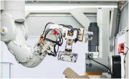 Daisy, el robot que destruye 200 iPhones por hora