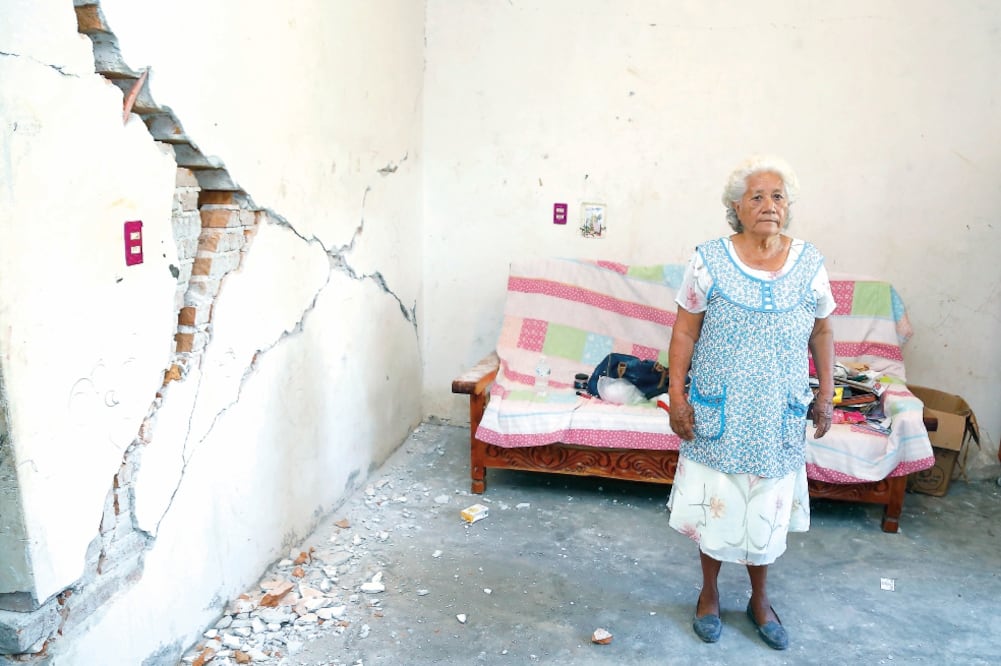 Luego del terremoto de 7.1 grados, la vivienda de la anciana de 72 años no puede ser habitada (BERENICE FREGOSO. EL UNIVERSAL)