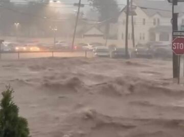 Lluvias intensas ahora causan inundaciones en Nueva York y Nueva Jersey; dejan a miles sin luz