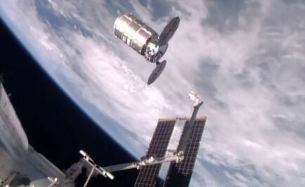 Astronautas "sacan" la basura de la estación espacial