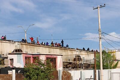 Migrantes optan por transporte alterno