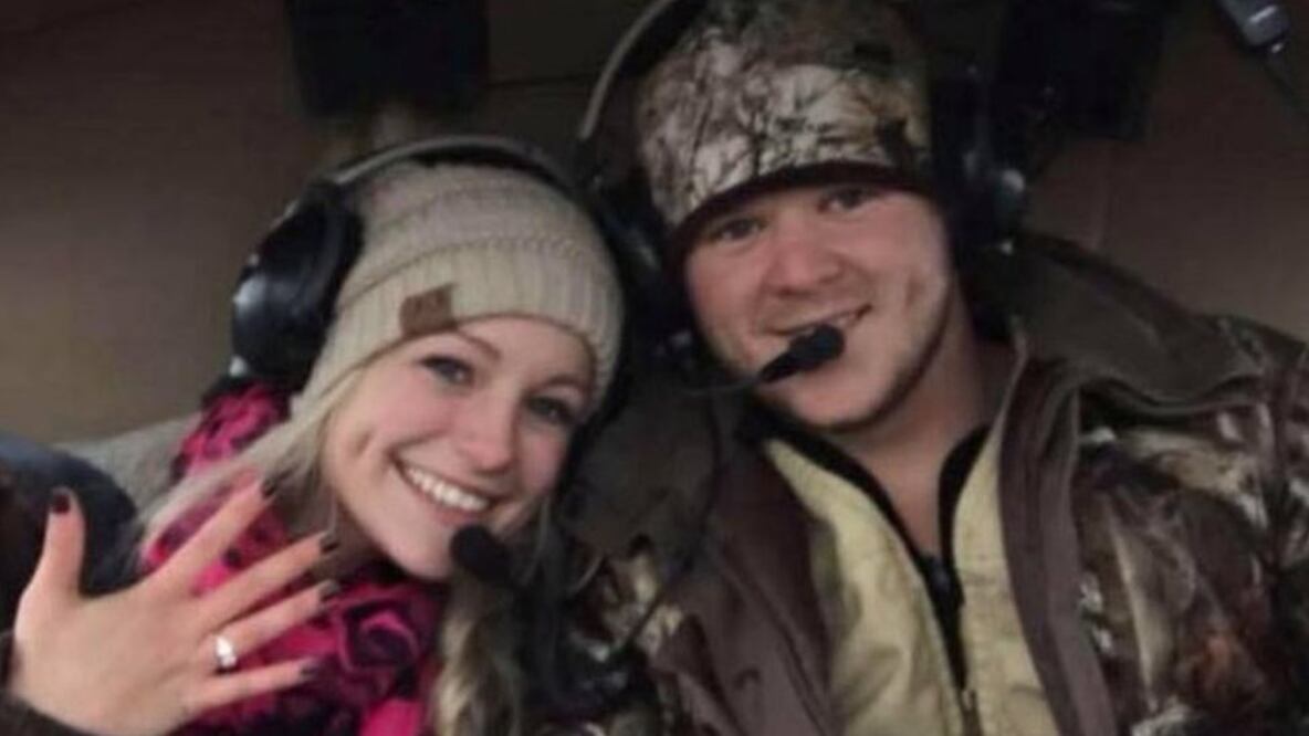 Facebook/Bailee Ackerman La joven pareja de Texas murió cuando un helicóptero que tomaron al salir de su propia boda se estrelló el sábado por la noche.