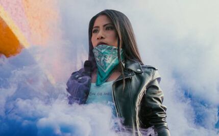 Yalizta Aparico le dice adiós a su melena XL por una buena causa 