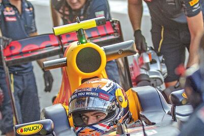 Verstappen acelera en los ensayos   