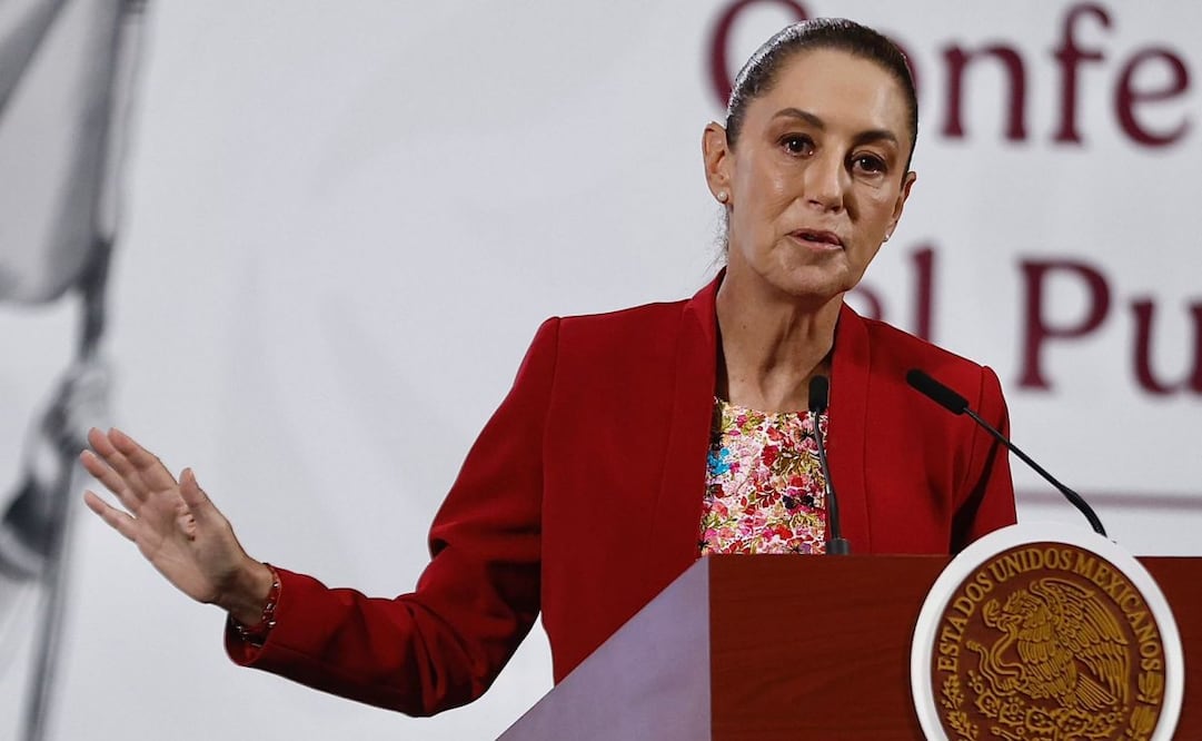 La presidenta Claudia Sheinbaum durante su conferencia matutina desde Palacio Nacional este lunes 27 de octubre de 2025. Foto: Berenice Fregoso/ EL UNIVERSAL