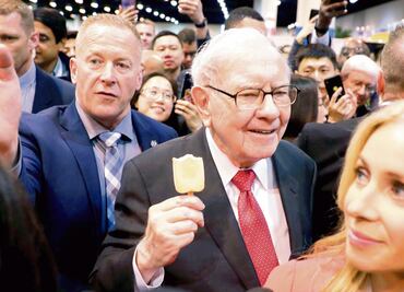 Warren Buffett inicia asamblea de Berkshire Hathaway