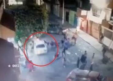 Captan en video a taxista que arrolla a morelianos en una posada