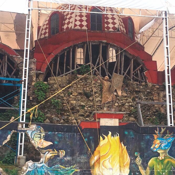 La parroquia de San Pedro y San Pablo Apóstoles, que data de 1568 y se ubica en la plaza principal de Ecatzingo, será restaurada próximamente. EMILIO FERNÁNDEZ. EL UNIVERSAL