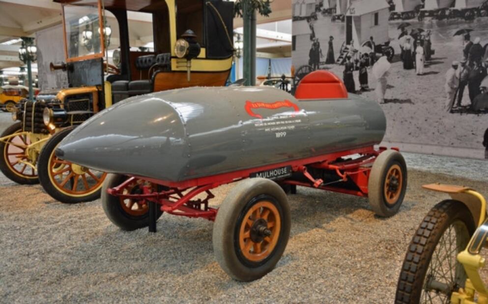 El museo de autos más grande del mundo y sus 5 ejemplares más raros