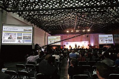 En Tlatelolco se debate desde la tinta hasta el ciberespacio