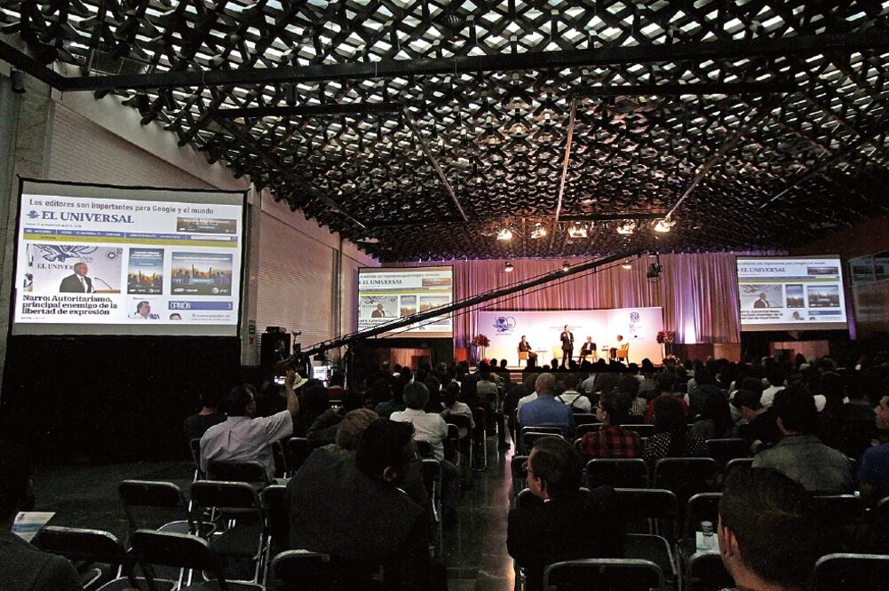 En Tlatelolco se debate desde la tinta hasta el ciberespacio