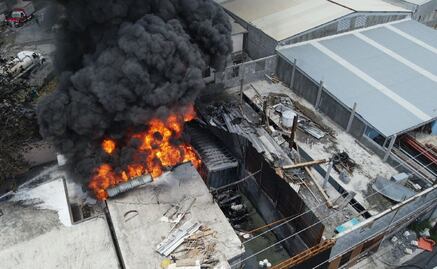 Desalojan a varias personas por incendio en toma clandestina de combustible en NL