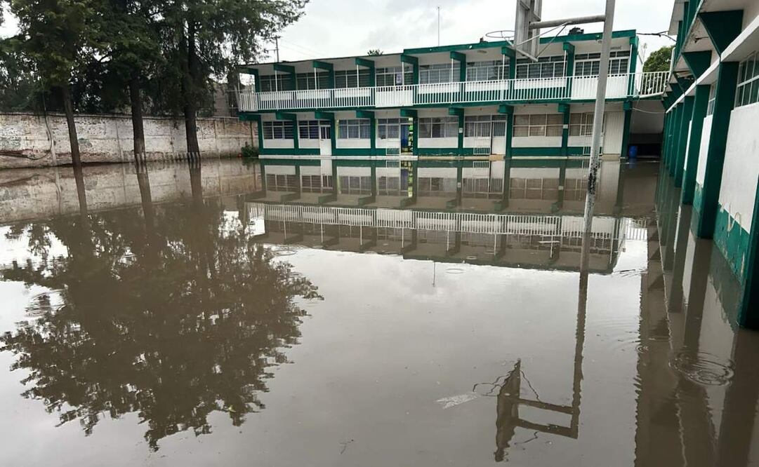 Empiezan las brigadas de inspección para los planteles educativos que han sido afectados por las lluvias Foto: (14/10/2025). Especial