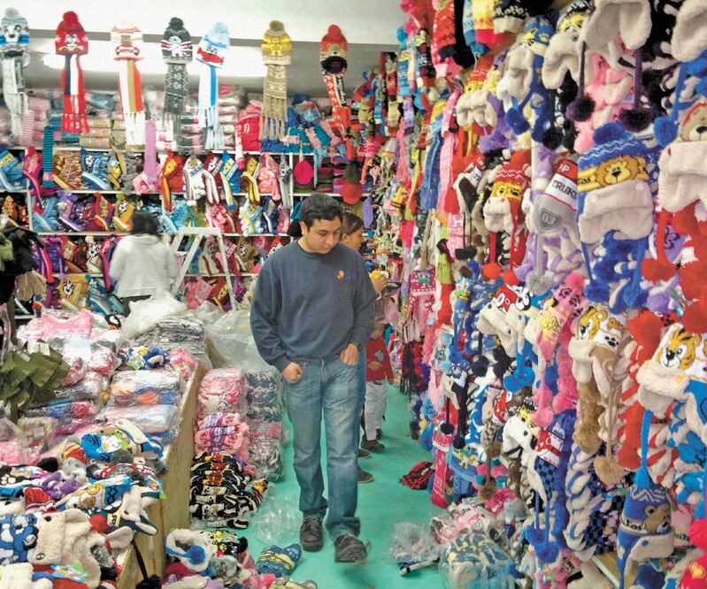 Carencia. El plan oficial olvidó a los informales, dice el CEESP. Foto: ARCHIVO EL UNIVERSAL