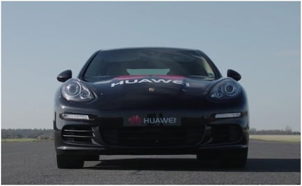 Huawei tiene el primer auto conducido por un smartphone