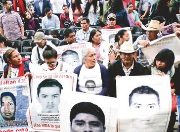 Investigan más de mil líneas telefónicas por caso Iguala