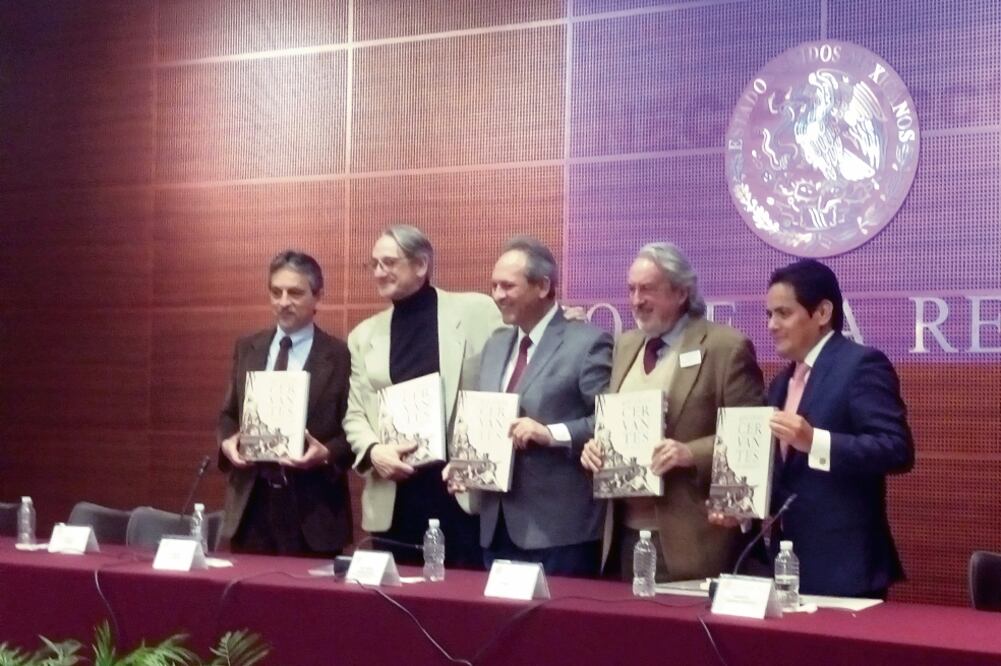 En la presentación del libro (de izquierda a derecha): Rafael Vargas, Alberto Ruy Sánchez, Gerardo Sánchez, Hernán Lara Zavala y Mauricio Vázquez (RODRIGO MENDOZA. EL UNIVERSAL)