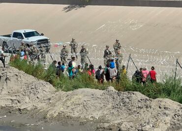 Greg Abbott firma ley que permite a la policía estatal detener migrantes por sospechas sobre su estatus migratorio