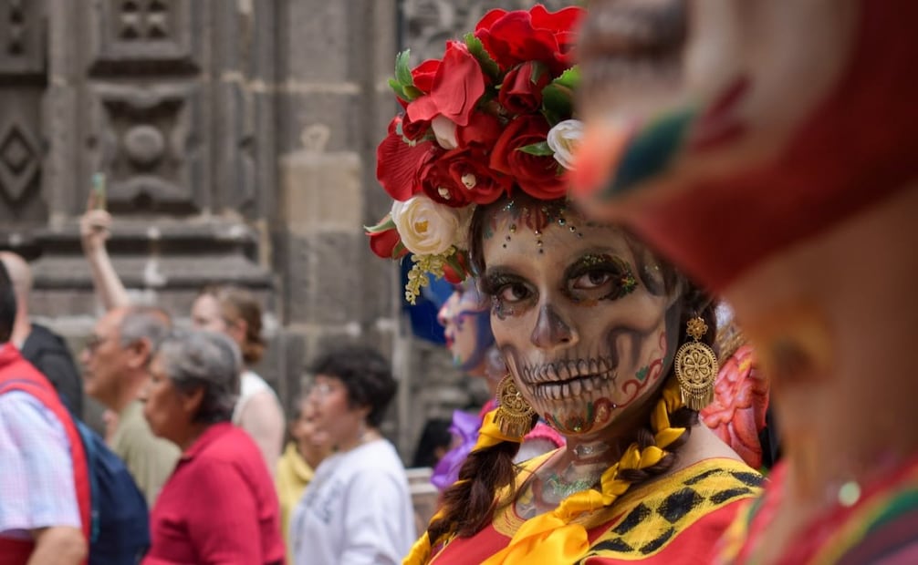 Coyoacán lleva chinelos y comparsas al Zócalo; Oaxaca cierra fiesta indígena con calenda.
Foto: Especial.