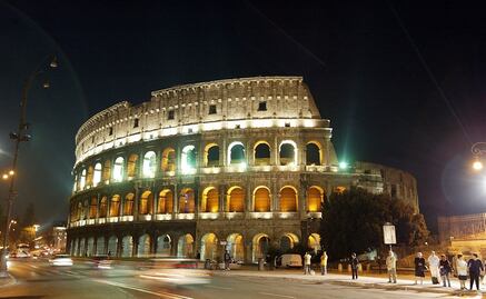 Luces "espectrales" acaban con el esplendor de Roma