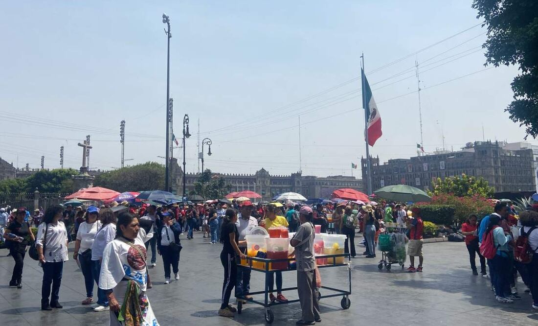 Comienza retiro del plantón de maestros la CNTE en el Zócalo de la CDMX (21/03/2025). Foto: Juan Carlos Williams / EL UNVIERSAL